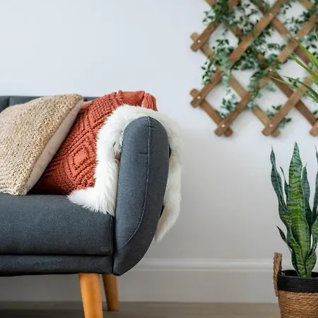 Kandaka-peaceful House Leeds (West Yorkshire)