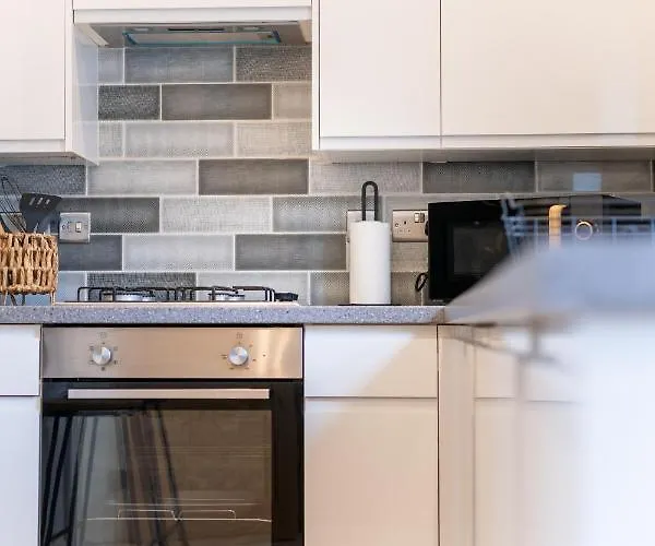 Kandaka-peaceful House Leeds (West Yorkshire)