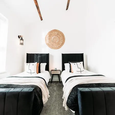 Kandaka-peaceful House Leeds (West Yorkshire)