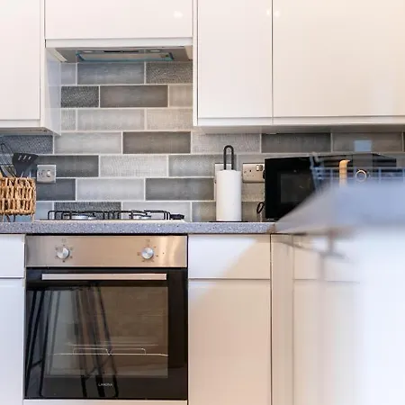 Kandaka-peaceful House Leeds (West Yorkshire)