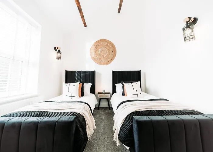 Kandaka-peaceful House Leeds (West Yorkshire)